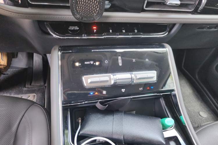 Used Lincoln Aviator 2023 3.0T V6 All-Wheel-Drive Zunya Cruise Version Six Seats Gear Lever