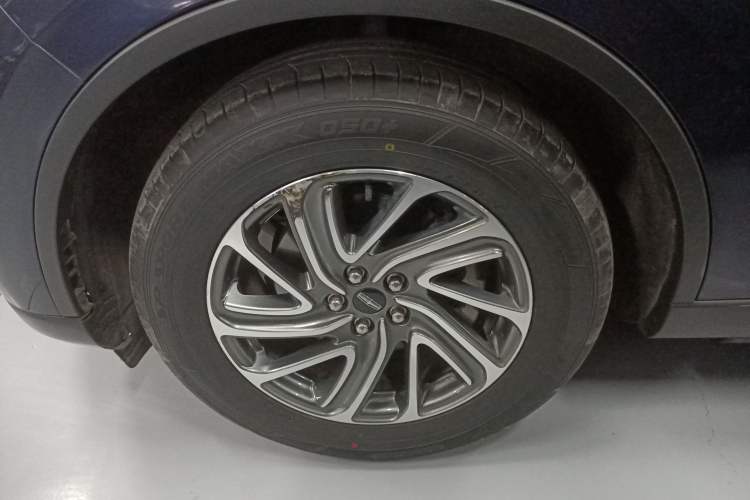 Used Lincoln Aviator 2023 3.0T V6 Four-Wheel Drive Luxury Cruise Version Six Seats Left Front Wheel Hub