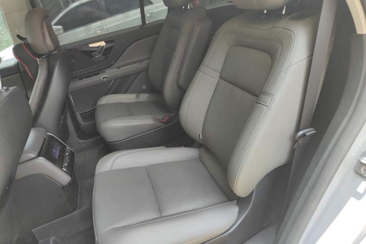 Used Lincoln Aviator 2023 3.0T V6 All-Wheel-Drive Zunya Cruise Version Six Seats Left Rear Seat