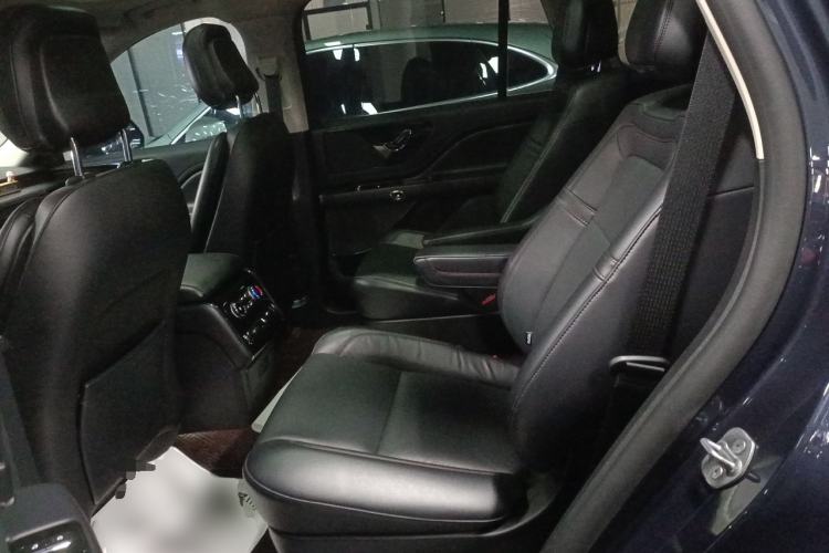 Used Lincoln Aviator 2023 3.0T V6 Four-Wheel Drive Luxury Cruise Version Six Seats Left Rear Seat