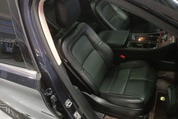 Used Lincoln Aviator 2023 3.0T V6 Four-Wheel Drive Luxury Cruise Version Six Seats Right Front Seat