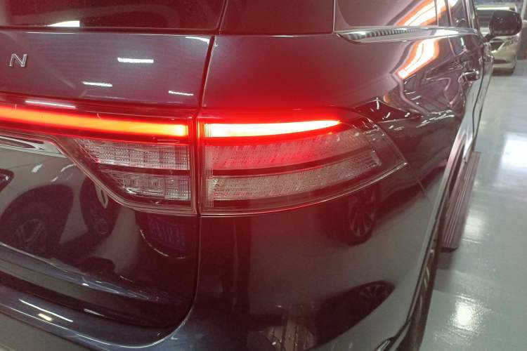 Used Lincoln Aviator 2023 3.0T V6 Four-Wheel Drive Luxury Cruise Version Six Seats Right Rear Taillight