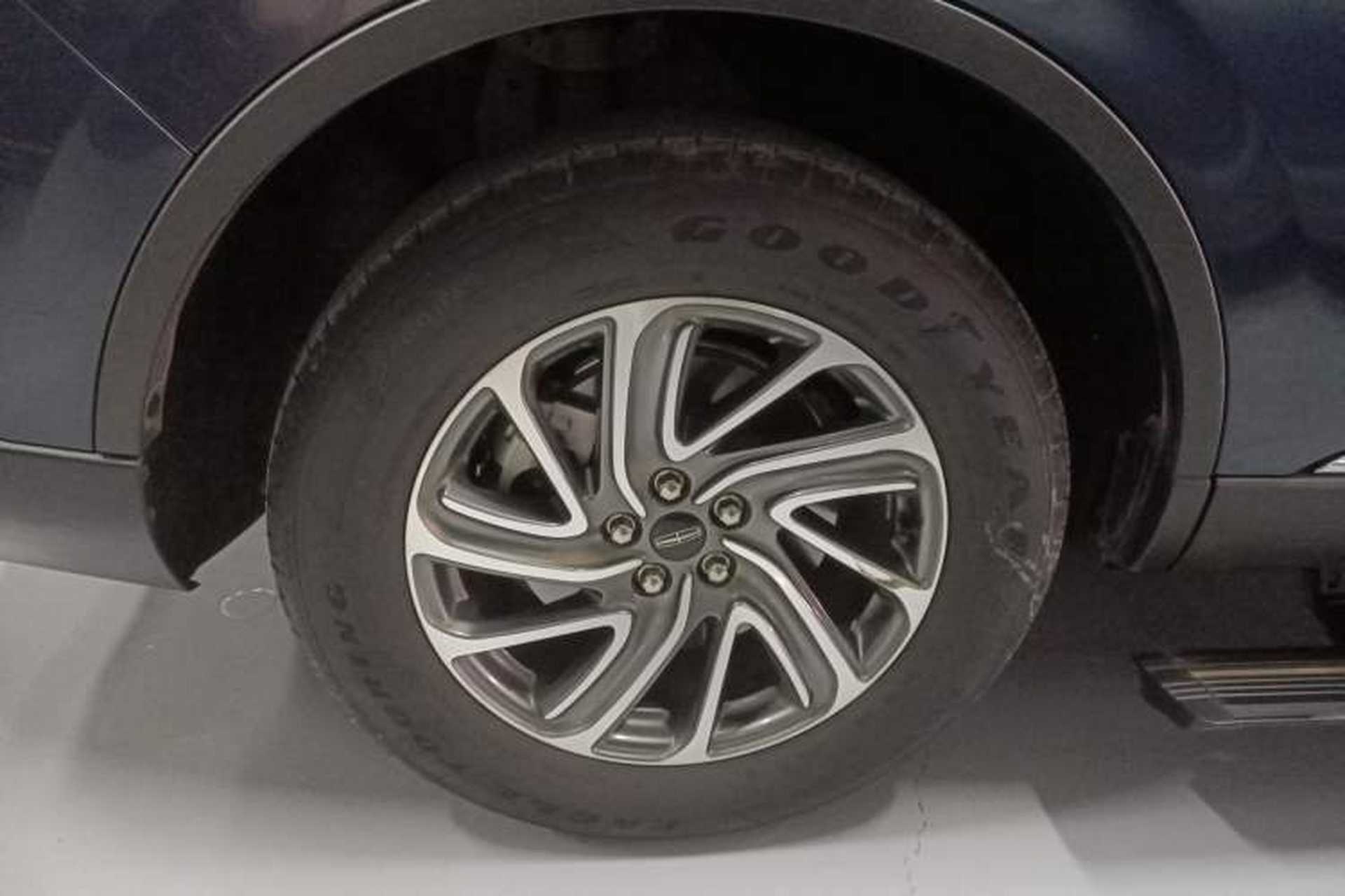Used Lincoln Aviator 2023 3.0T V6 Four-Wheel Drive Luxury Cruise Version Six Seats Right Rear Wheel Hub