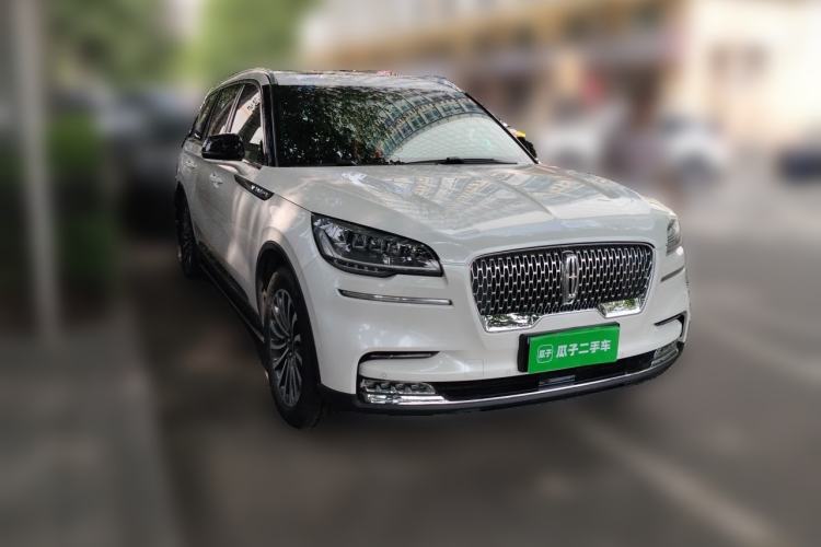 Used Lincoln Aviator 2023 3.0T V6 All-Wheel Drive Zunya Cruise Version 7 Seats Front Right 45 Deg