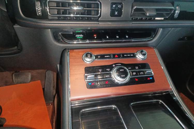 Used Lincoln Aviator 2023 3.0T V6 Four-Wheel Drive Luxury Cruise Version Six Seats Gear Lever