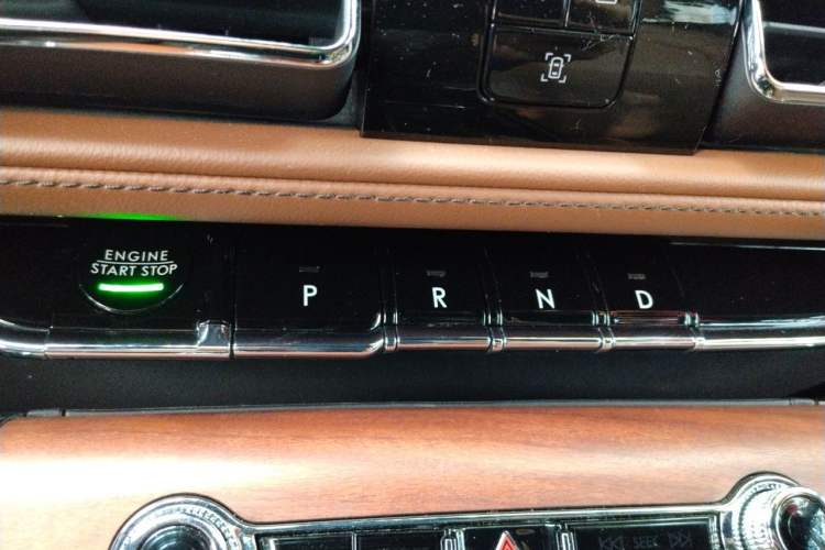 Used Lincoln Aviator 2023 3.0T V6 All-Wheel Drive Zunya Cruise Version 7 Seats Gear Lever