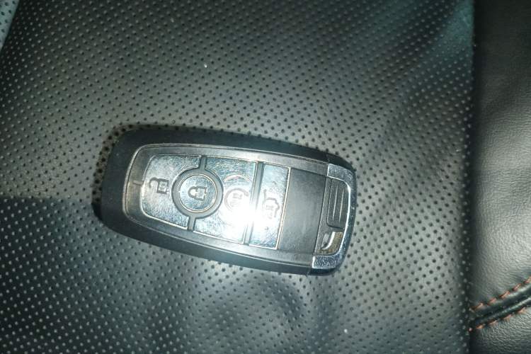 Used Lincoln Aviator 2023 3.0T V6 Four-Wheel Drive Luxury Cruise Version Six Seats Interior 1