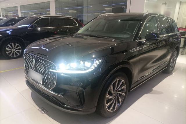 Ojetý Lincoln Aviator 2024 3.0T V6 All-Wheel-Drive Elegance Edition Six Seats