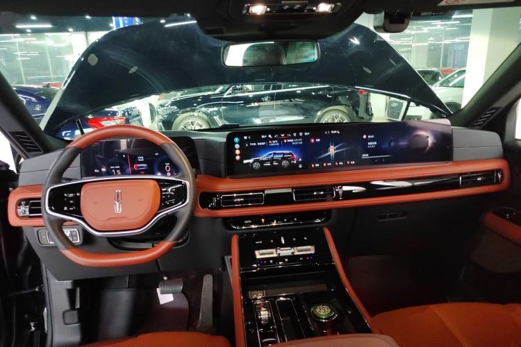 Used Lincoln Aviator 2024 3.0T V6 All-Wheel-Drive Elegance Edition Six Seats Center Console