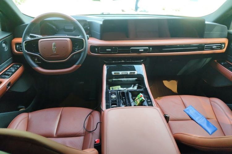 Used Lincoln Aviator 2024 3.0T V6 All-Wheel-Drive Elegance Edition Six Seats Center Console