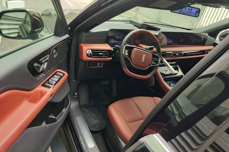 Used Lincoln Aviator 2024 3.0T V6 All-Wheel-Drive Elegance Edition Six Seats Driver Seat