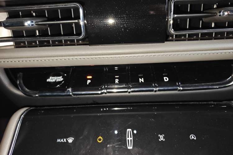 Used Lincoln Aviator 2024 3.0T V6 All-Wheel-Drive Luxury Edition Six Seats Gear Lever