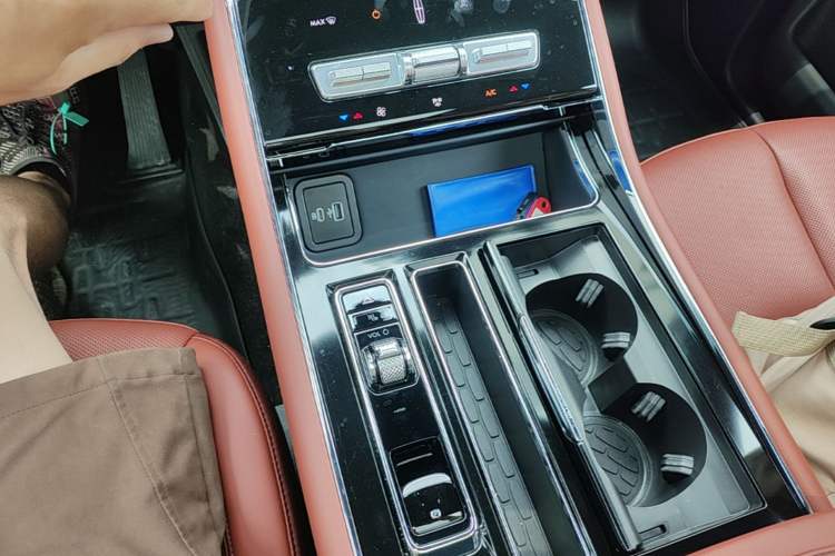 Used Lincoln Aviator 2024 3.0T V6 All-Wheel-Drive Elegance Edition Six Seats Gear Lever
