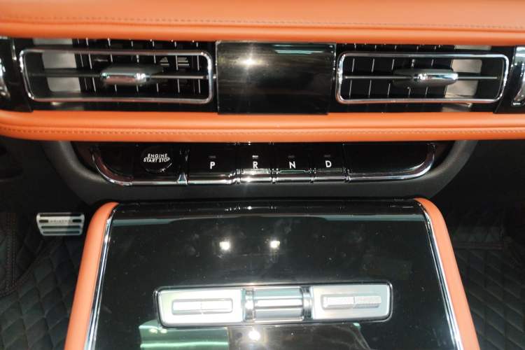 Used Lincoln Aviator 2024 3.0T V6 All-Wheel-Drive Elegance Edition Six Seats Gear Lever