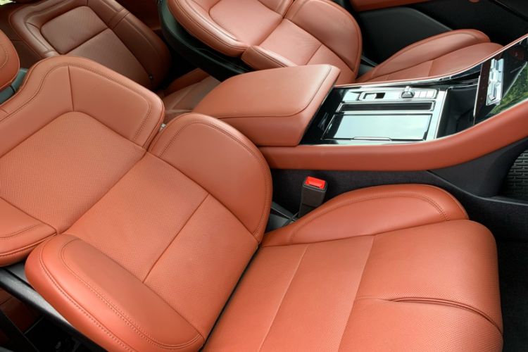 Used Lincoln Aviator 2024 3.0T V6 All-Wheel-Drive Luxury Edition Six Seats Interior 11