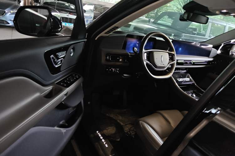 Used Lincoln Aviator 2024 3.0T V6 All-Wheel-Drive Luxury Edition Six Seats Interior 3