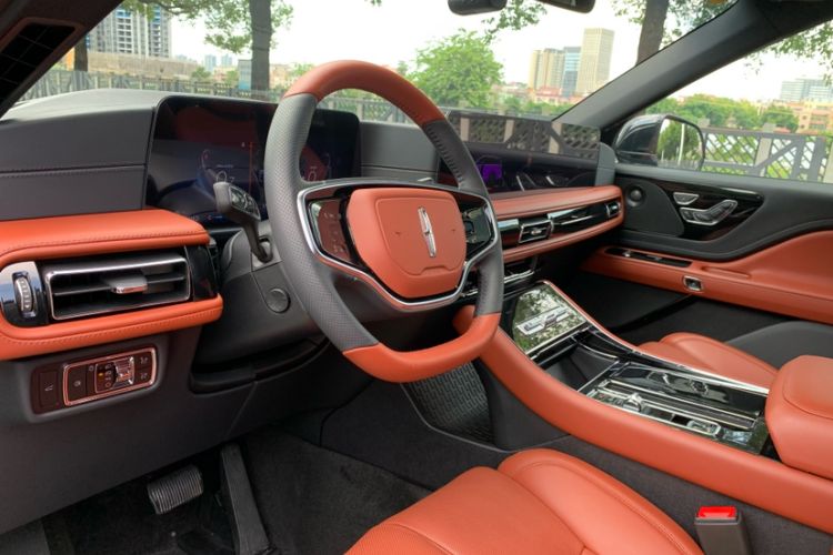 Used Lincoln Aviator 2024 3.0T V6 All-Wheel-Drive Luxury Edition Six Seats Interior 3