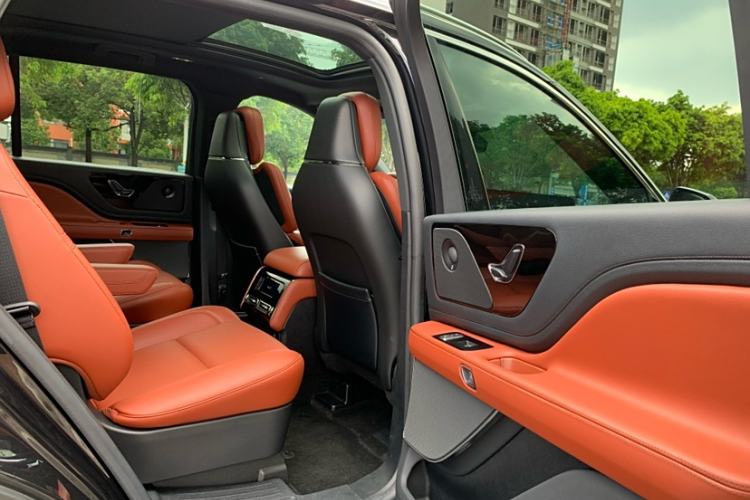 Used Lincoln Aviator 2024 3.0T V6 All-Wheel-Drive Luxury Edition Six Seats Interior 6