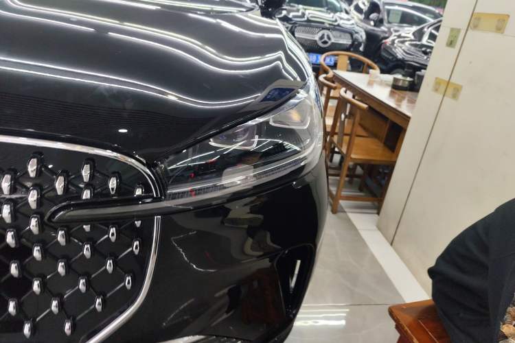 Used Lincoln Aviator 2024 3.0T V6 All-Wheel-Drive Elegance Edition Six Seats Left Front Headlight