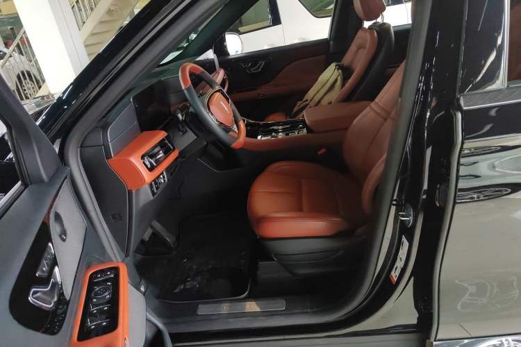 Used Lincoln Aviator 2024 3.0T V6 All-Wheel-Drive Elegance Edition Six Seats Left Front Seat