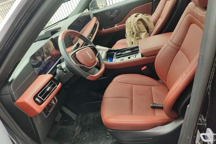 Used Lincoln Aviator 2024 3.0T V6 All-Wheel-Drive Elegance Edition Six Seats Left Front Seat