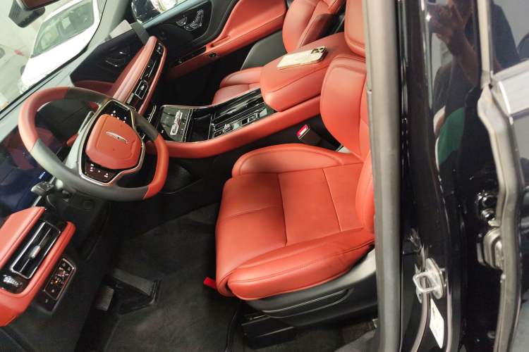 Used Lincoln Aviator 2024 3.0T V6 All-Wheel-Drive Luxury Edition Six Seats Left Front Seat