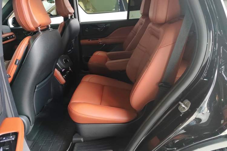 Used Lincoln Aviator 2024 3.0T V6 All-Wheel-Drive Elegance Edition Six Seats Left Rear Seat