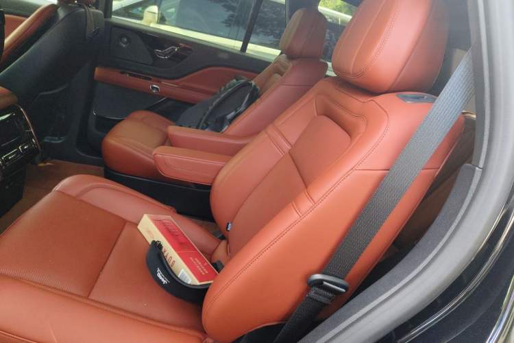 Used Lincoln Aviator 2024 3.0T V6 All-Wheel-Drive Elegance Edition Six Seats Left Rear Seat