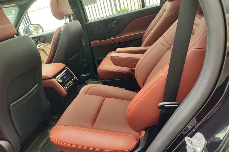 Used Lincoln Aviator 2024 3.0T V6 All-Wheel-Drive Elegance Edition Six Seats Left Rear Seat