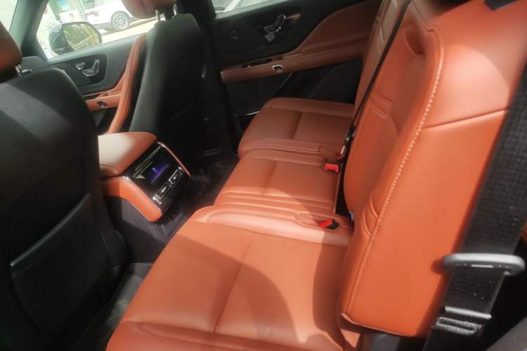 Used Lincoln Aviator 2024 3.0T V6 Four-Wheel Drive Elegance Edition Seven Seats Left Rear Seat