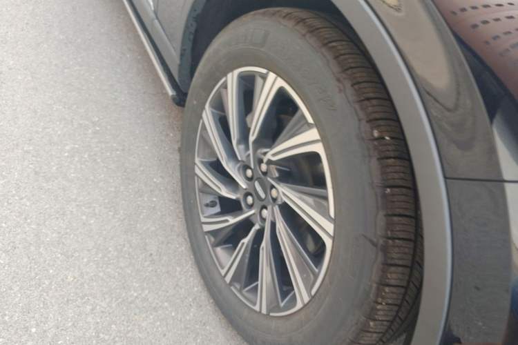 Used Lincoln Aviator 2024 3.0T V6 All-Wheel-Drive Elegance Edition Six Seats Right Front Wheel Hub