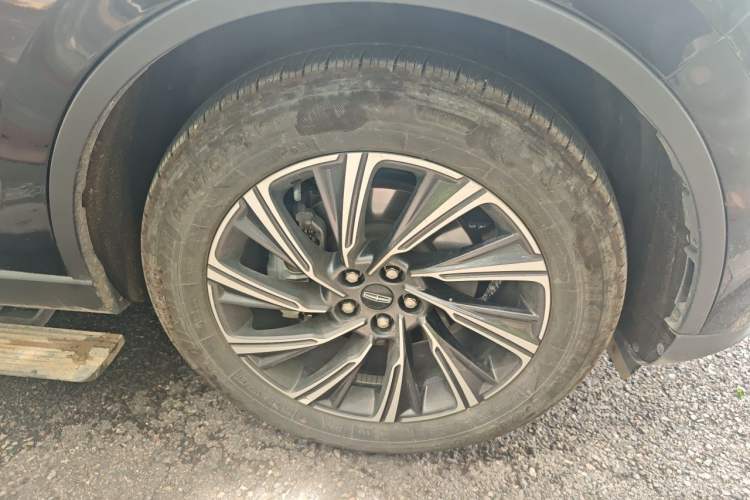 Used Lincoln Aviator 2024 3.0T V6 All-Wheel-Drive Elegance Edition Six Seats Right Front Wheel Hub