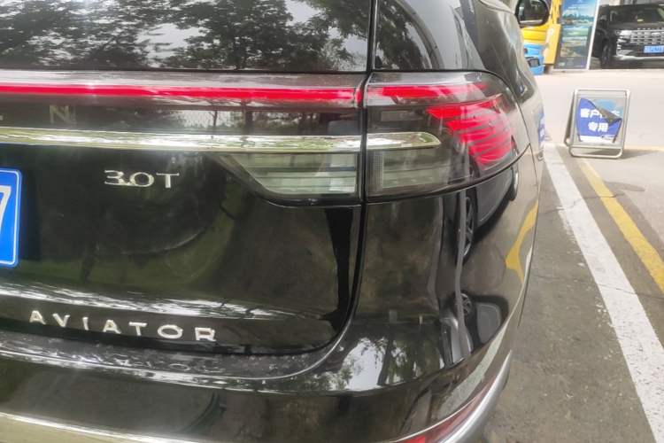 Used Lincoln Aviator 2024 3.0T V6 Four-Wheel Drive Elegance Edition Seven Seats Right Rear Taillight
