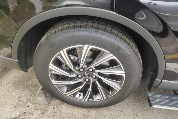 Used Lincoln Aviator 2024 3.0T V6 Four-Wheel Drive Elegance Edition Seven Seats Right Rear Wheel Hub