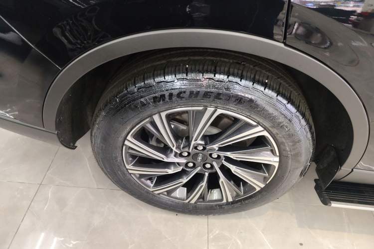 Used Lincoln Aviator 2024 3.0T V6 All-Wheel-Drive Elegance Edition Six Seats Right Rear Wheel Hub