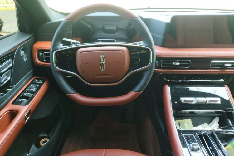 Used Lincoln Aviator 2024 3.0T V6 All-Wheel-Drive Elegance Edition Six Seats Steering Wheel
