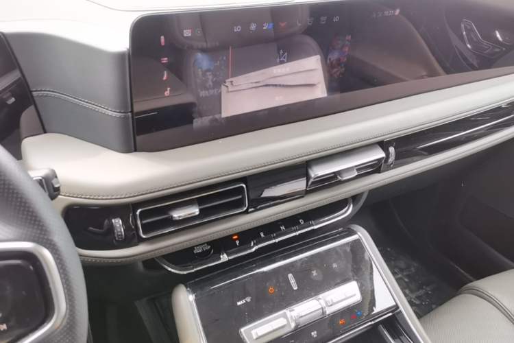 Used Lincoln Aviator 2024 3.0T V6 All-Wheel-Drive Luxury Edition Six Seats Audio And AC Panel