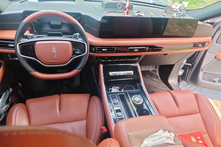 Used Lincoln Aviator 2024 3.0T V6 All-Wheel-Drive Luxury Edition Six Seats Center Console