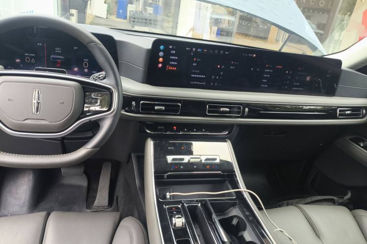 Used Lincoln Aviator 2024 3.0T V6 All-Wheel-Drive Luxury Edition Six Seats Center Console