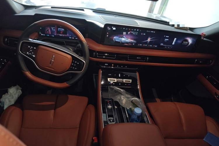 Used Lincoln Aviator 2024 3.0T V6 All-Wheel-Drive Luxury Edition Six Seats Center Console
