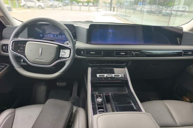 Used Lincoln Aviator 2024 3.0T V6 All-Wheel-Drive Elegance Edition Six Seats Center Console