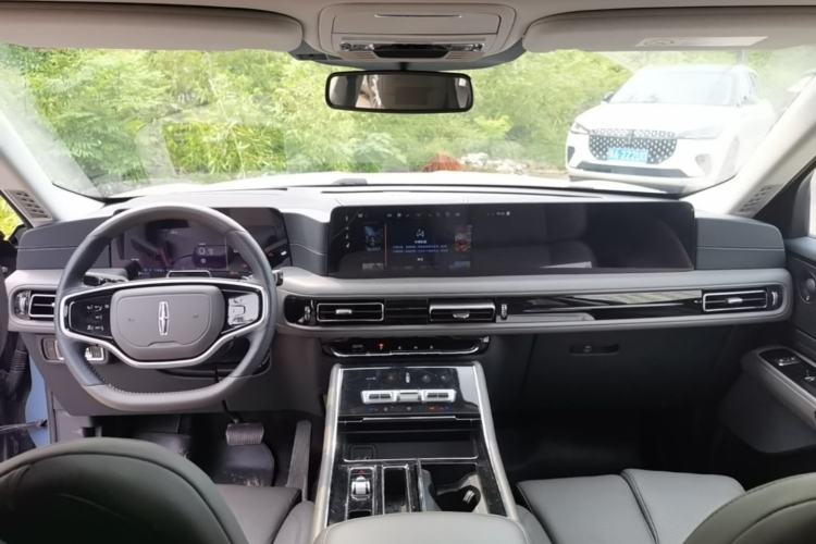 Used Lincoln Aviator 2024 3.0T V6 All-Wheel-Drive Luxury Edition Six Seats Center Console