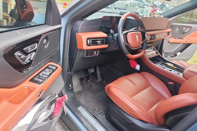 Used Lincoln Aviator 2024 3.0T V6 All-Wheel-Drive Luxury Edition Six Seats Driver Seat
