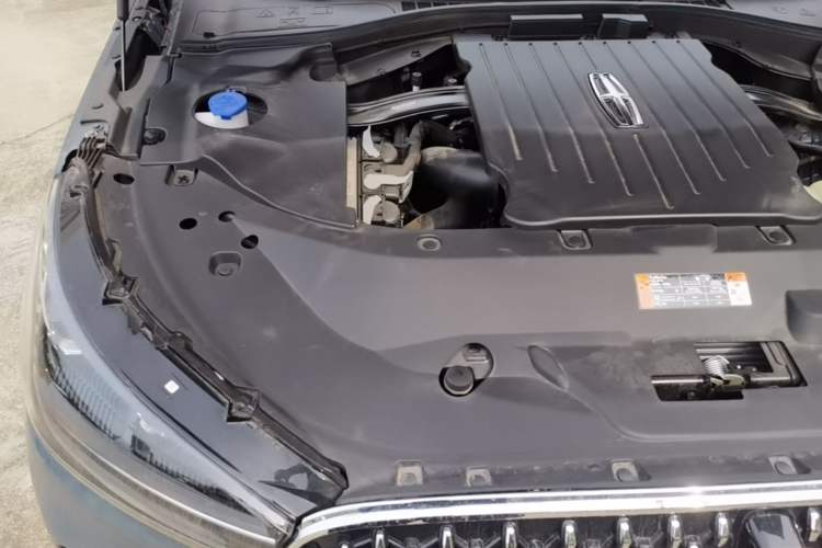 Used Lincoln Aviator 2024 3.0T V6 All-Wheel-Drive Luxury Edition Six Seats Engine Bay Right