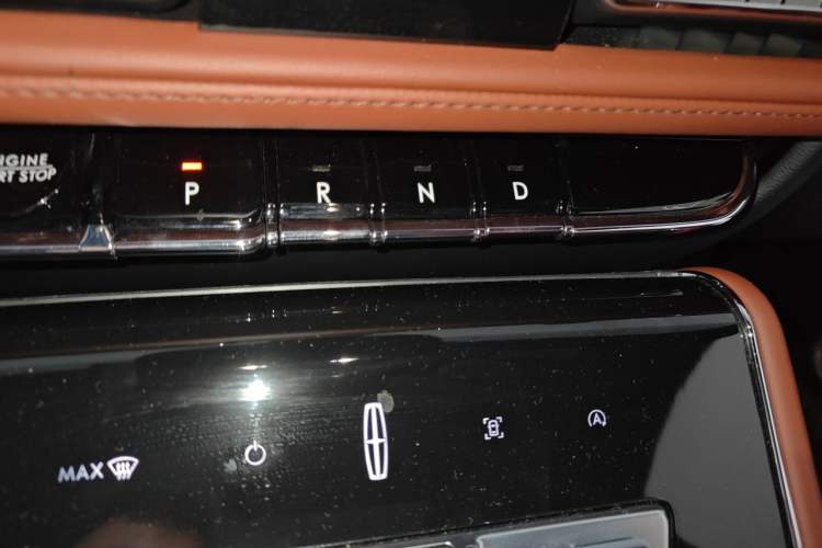 Used Lincoln Aviator 2024 3.0T V6 All-Wheel-Drive Luxury Edition Six Seats Gear Lever