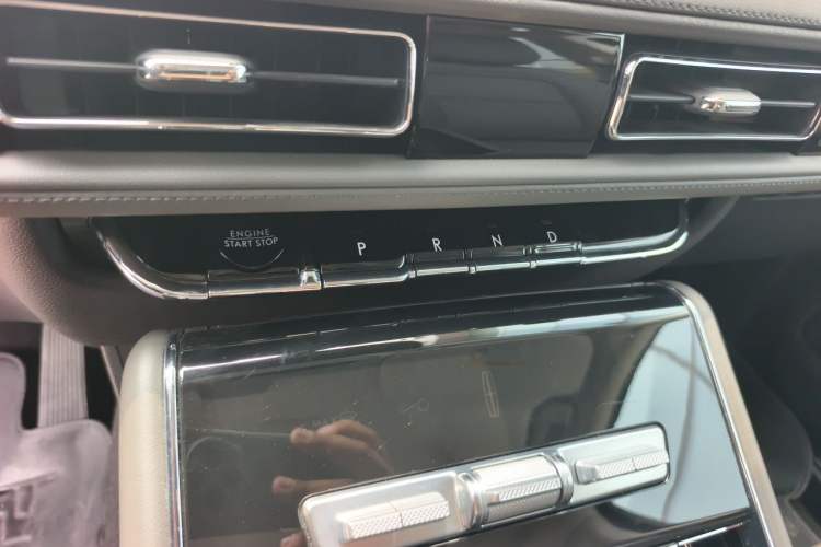 Used Lincoln Aviator 2024 3.0T V6 All-Wheel-Drive Elegance Edition Six Seats Gear Lever
