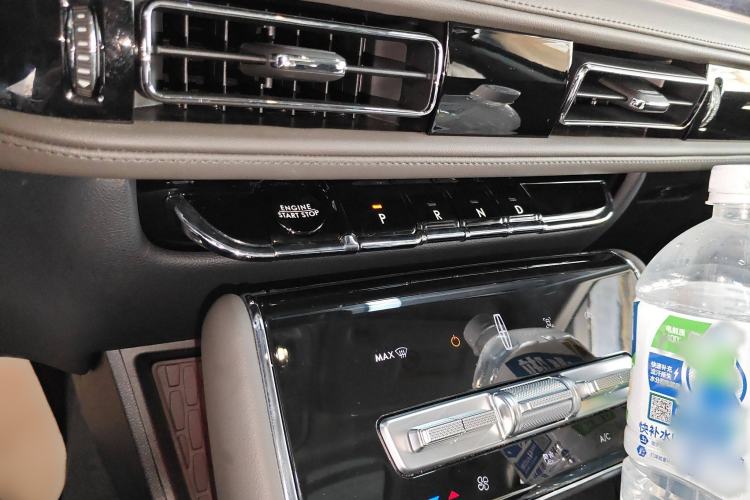 Used Lincoln Aviator 2024 3.0T V6 All-Wheel-Drive Luxury Edition Six Seats Gear Lever
