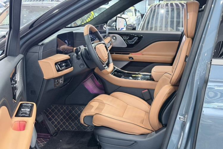 Used Lincoln Aviator 2024 3.0T V6 Four-Wheel Drive Presidential Edition Six Seats Interior 1