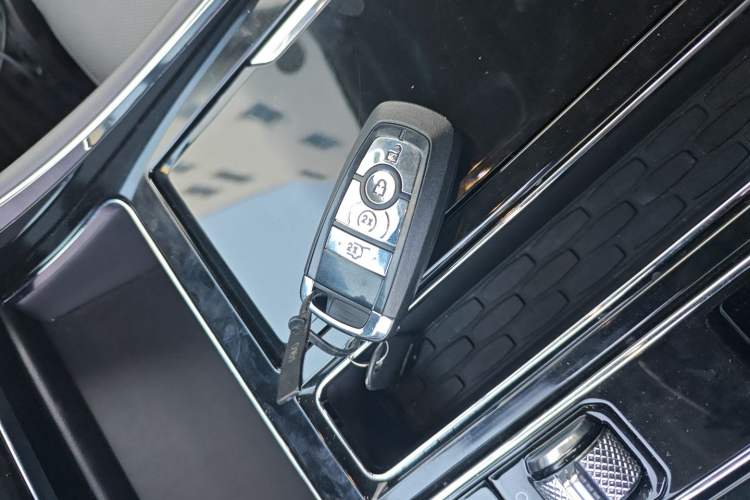 Used Lincoln Aviator 2024 3.0T V6 All-Wheel-Drive Elegance Edition Six Seats Interior 1