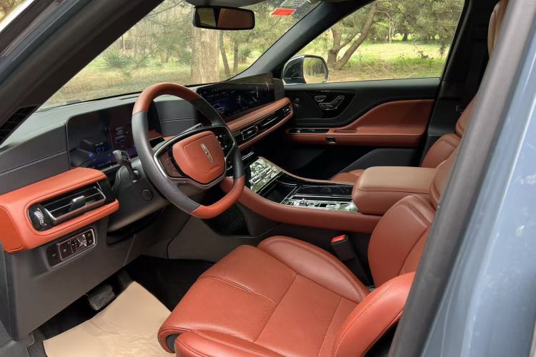 Used Lincoln Aviator 2024 3.0T V6 All-Wheel-Drive Luxury Edition Six Seats Interior 1